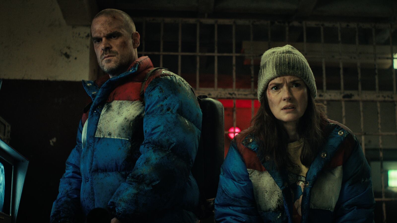 STRANGER THINGS. (L to R) Winona Ryder as Joyce Byers and David Harbour as Jim Hopper in STRANGER THINGS. Cr. Courtesy of Netflix © 2022