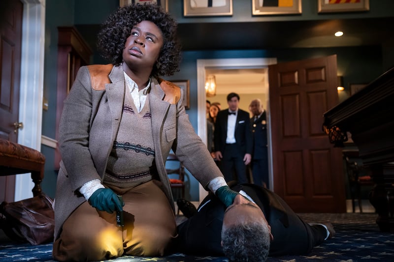 (L-R) Uzo Aduba, Giancarlo Esposito, Susan Kelechi Watson, Ken Marino, and Isiah Whitlock Jr. in The Residence.