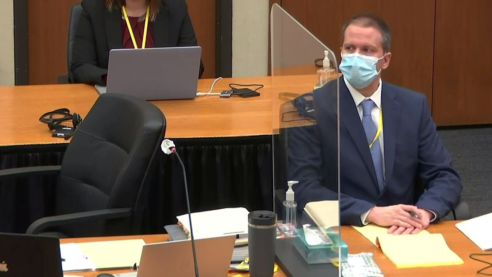 2021-04-05T143145Z_642909858_RC2QPM9OGW5B_RTRMADP_3_USA-RACE-GEORGEFLOYD_ielenf