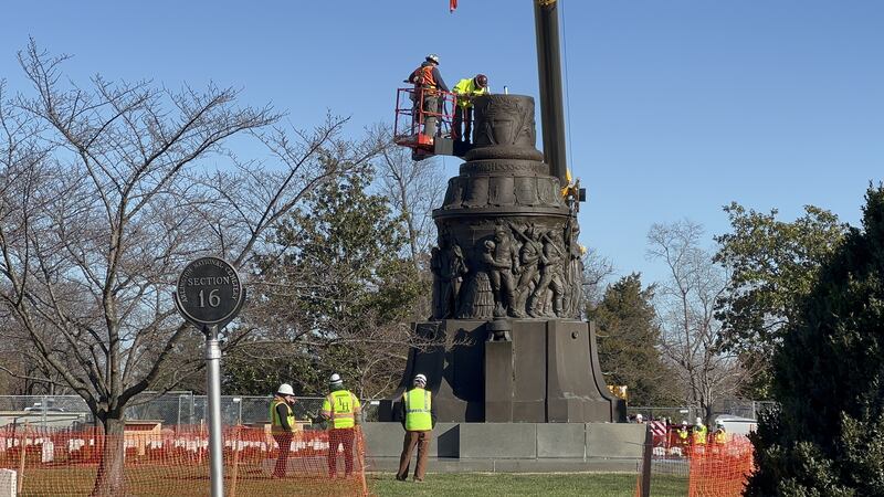 Workers dismantling the monument in 2023 as part of the Biden administration’s efforts to remove Confederate symbols from U.S. military sites.