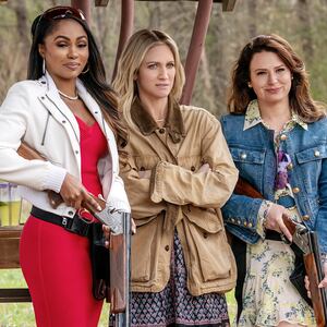 "The Hunting Wives" cast.