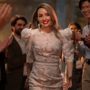 Kaitlyn Dever as Belle in Apple Cider Vinegar.