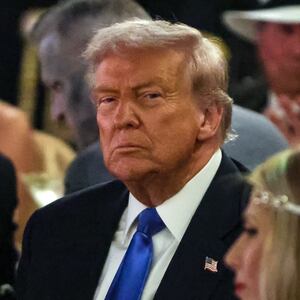 PALM BEACH, FLORIDA - OCTOBER 31: US President Donald Trump talks with guests during a Halloween party at his Mar-a-Lago estate on October 31, 2025 at Palm Beach, Florida. Trump is spending the weekend at his Mar-A-Lago estate in Palm Beach, Florida. (Photo by Samuel Corum/Getty Images)