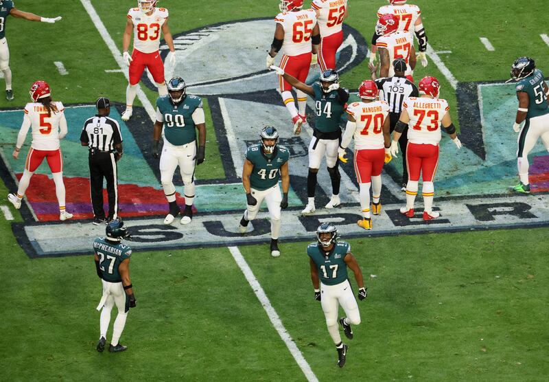 2023-02-13T002207Z_1667772737_HP1EJ2D010S3U_RTRMADP_3_FOOTBALL-NFL-SUPERBOWL_cqr6c9