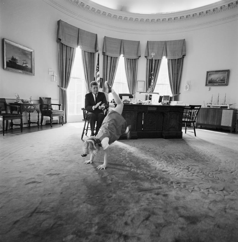 President John F. Kennedy and daughter Caroline Kennedy in the Oval Office in the White House on October 10, 1962 in Washington DC.  (Photo by Cecil Stoughton/Getty Images)