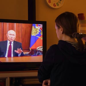 220307-russia-false-war-tease-01_pkfort