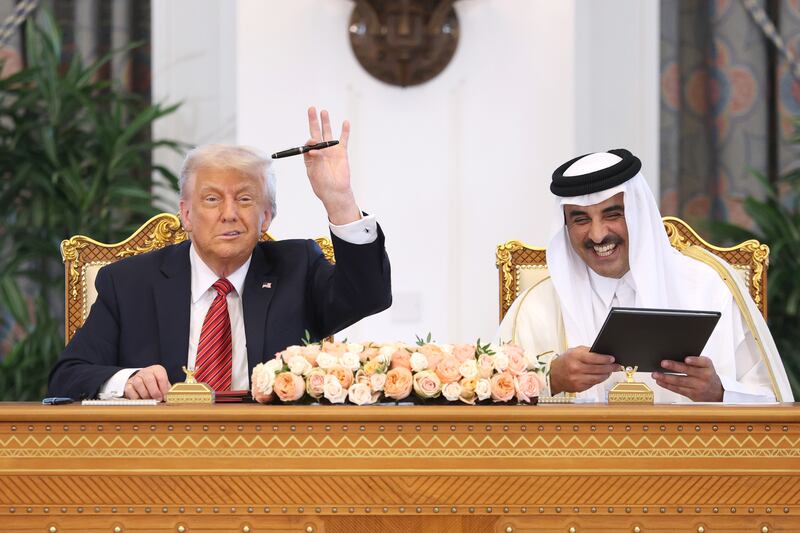 Donald Trump (L) and Tamim bin Hamad al Thani (R)
