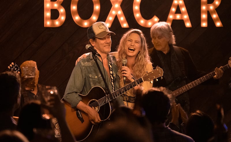 Kevin Bacon and Jennifer Nettles.