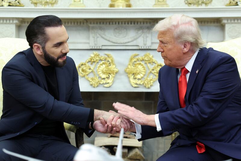 Trump shakes hands with Bukele in the Oval Office.