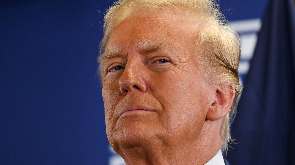 Former U.S. President and Republican presidential candidate Donald Trump campaigns in Newton, Iowa, U.S., January 6, 2024.