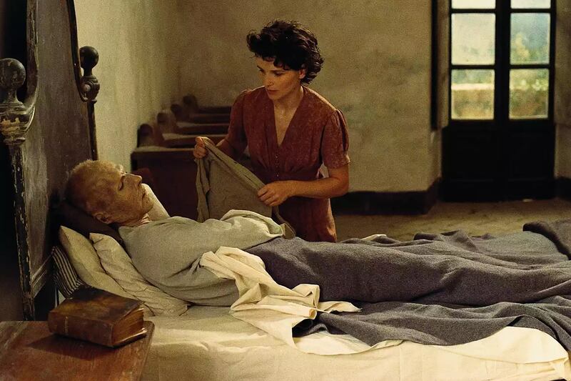 Ralph Fiennes and Juliette Binoche in The English Patient.