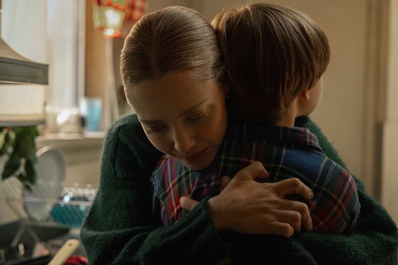 Amanda Seyfried and Callum Vinson.