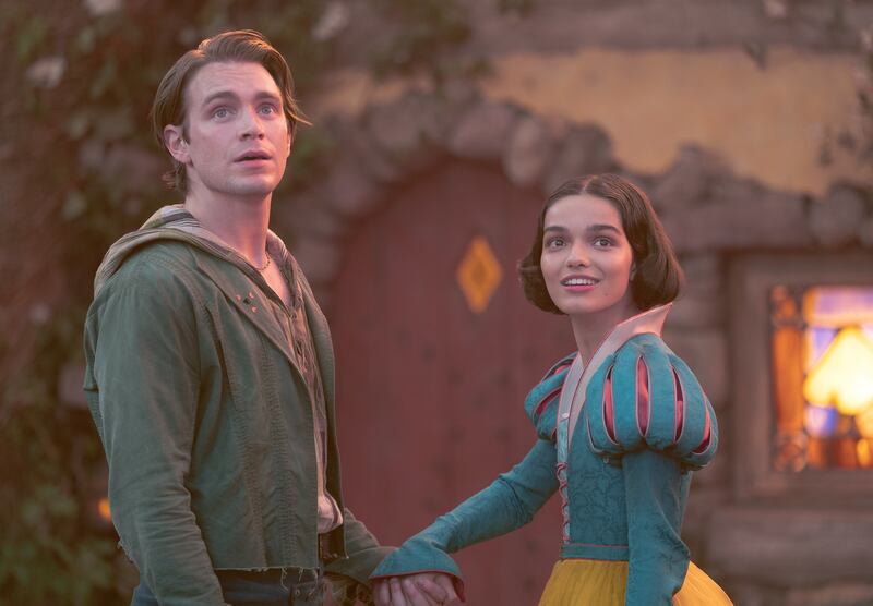 Andrew Burnap and Rachel Zegler in Snow White.