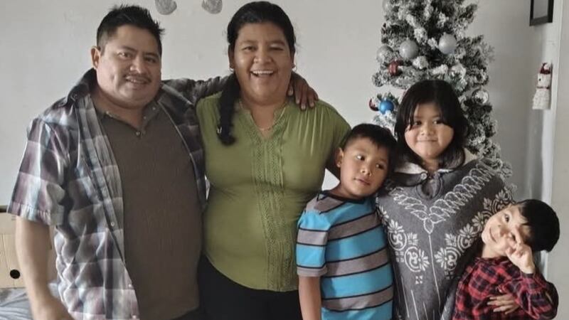 Denisse Parra Vargas with her children.