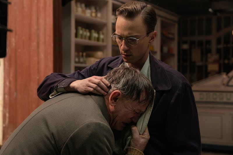 Daniel Craig and Drew Starkey in Queer.