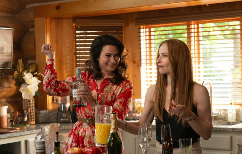 "The Hunting Wives" cast.