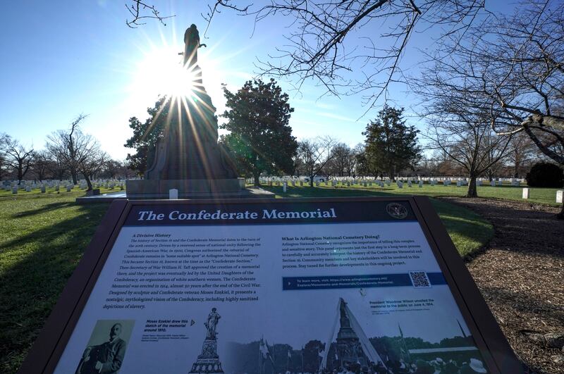 Before its removal, a sign was placed near the memorial explaining that it presents a “mythologized vision of the Confederacy” and “highly sanitized depictions of slavery.”