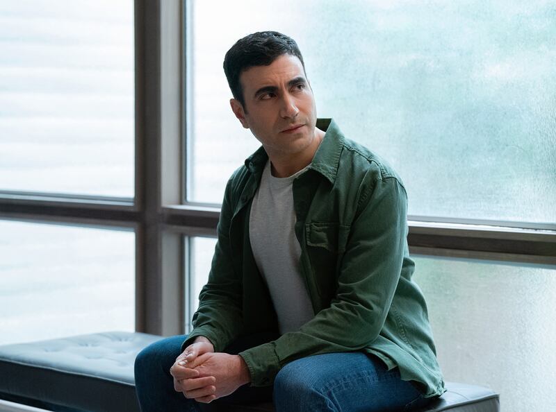 Brett Goldstein in Shrinking.