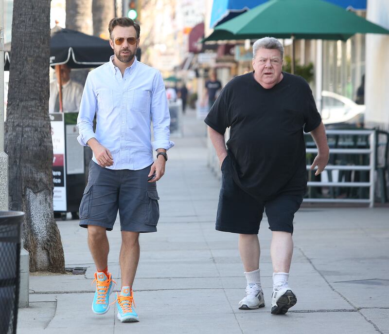 Jason Sudeikis (L) and his uncle George Wendt in 2014.