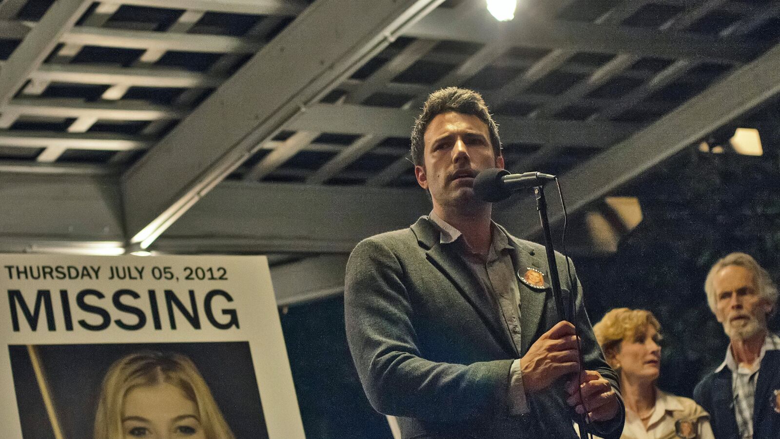 articles/2014/10/02/ben-affleck-delivers-the-best-performance-of-his-career-in-gone-girl/141001-fallon-affleck-tease_molxol