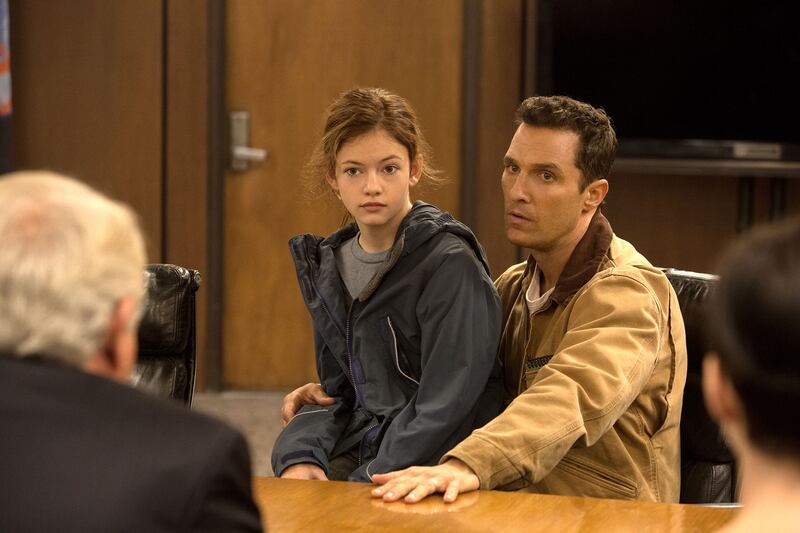 Mackenzie Foy and Matthew McConaughey.