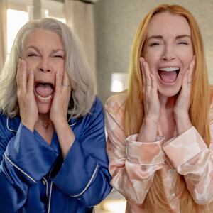 Jamie Lee Curtis as Tess Coleman and Lindsay Lohan as Anna Coleman in