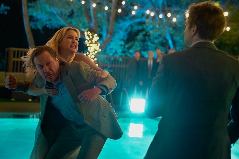 Scott MacArthur as Ness Gordon, Kate Hudson as Isla Gordon, and Drew Tarver as Sandy Gordon