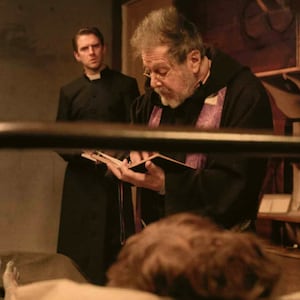 Dan Stevens and Al Pacino in The Ritual.