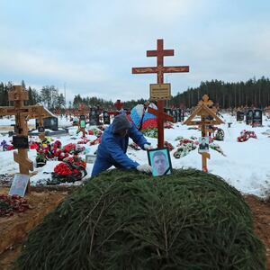 2022-12-24T164426Z_2095204405_RC29CY9A26SX_RTRMADP_3_UKRAINE-CRISIS-RUSSIA-WAGNER-FUNERAL_1_eno8vg