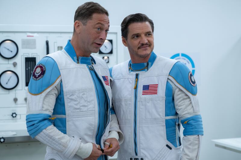 (L-R): Ebon Moss-Bachrach as Ben Grimm/The Thing and Pedro Pascal as Reed Richards/Mister Fantastic.