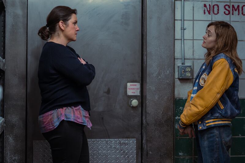 Melanie Lynskey as Shauna and Ella Purnell as Teen Jackie