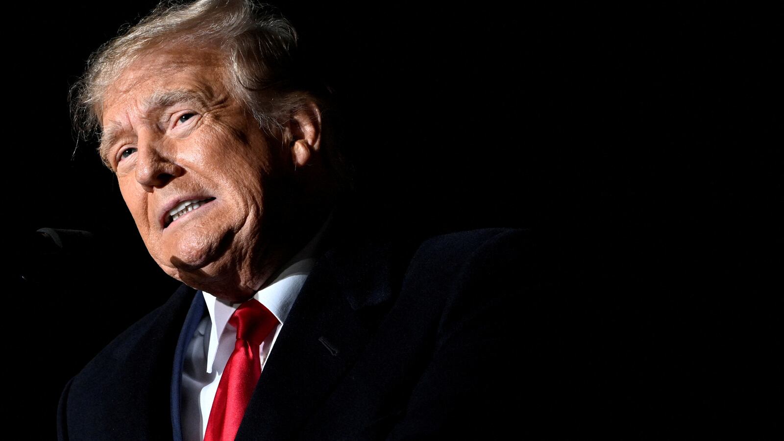 2022-11-22T170358Z_1703920842_RC2DHX97BBJG_RTRMADP_3_USA-TRUMP-NEW-YORK-TRIAL_tbftv8