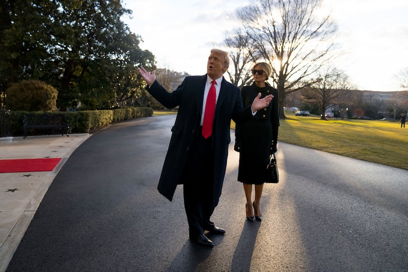 A picture of Donald Trump and Melania Trump outside of the White House