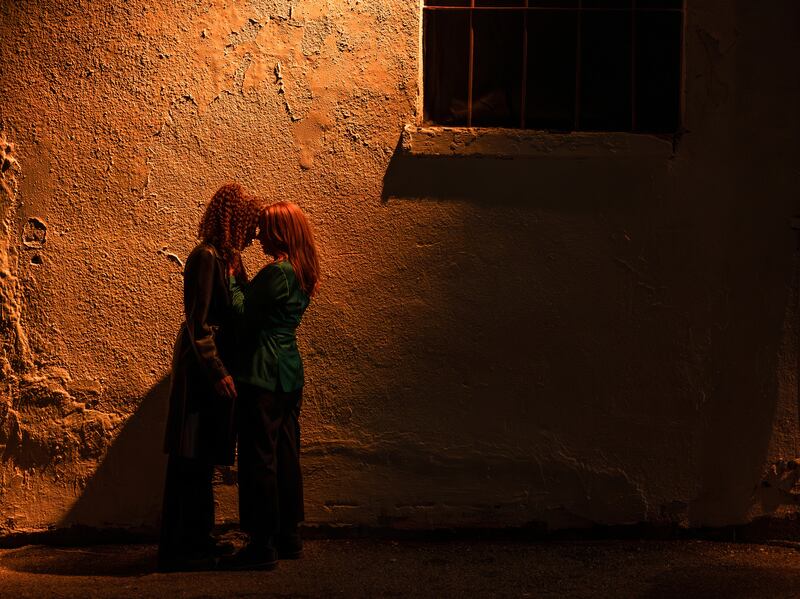 Tawny Cypress as Taissa and Lauren Ambrose as Van
