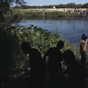 210919-bixby-rio-grande-migrants-tease_k6bb4m