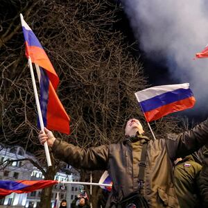 2022-02-21T214142Z_357952817_RC2JOS9ULW92_RTRMADP_3_UKRAINE-CRISIS-RECOGNITION-PUTIN-ADDRESS-DECREE_vlplm7