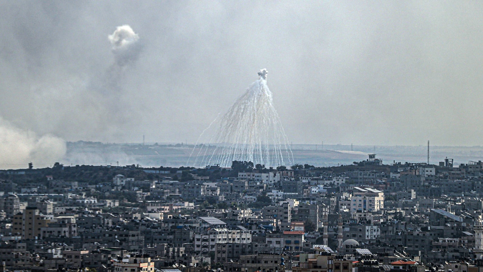 Smoke rises as the Palestinian Foreign Ministry claimed that Israel used phosphorus bombs