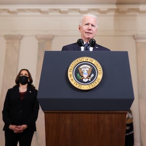2021-04-20T232337Z_1362202887_RC2ZZM9OU8ST_RTRMADP_3_USA-RACE-GEORGEFLOYD-BIDEN_wscxaj