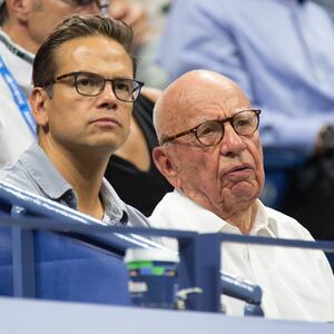 Lachlan Murdoch and his dad Rupert watch a tennis match together.
